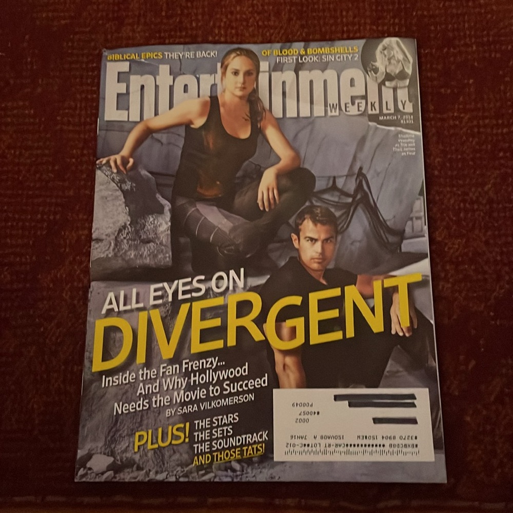 Entertainment Weekly (3 issues) 2014 - Picture 6 of 7